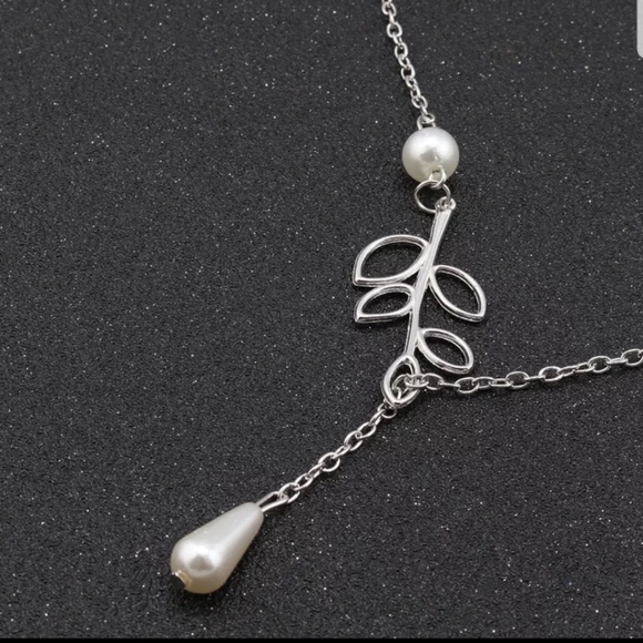 Hesiod Silver Color Leaf Choker Necklace J20 - Picture 5 of 5